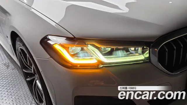 BMW 5-Series — Фото автомобиля 21