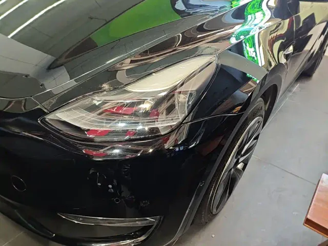 Tesla Model Y — Фото автомобиля 23