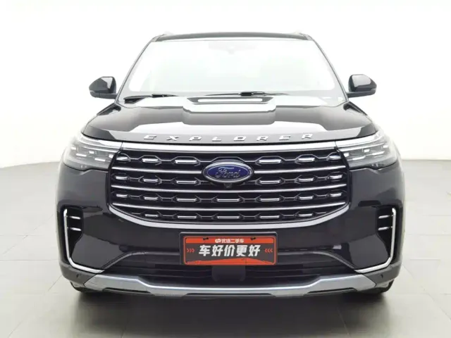 Ford Explorer — Фото автомобиля 3