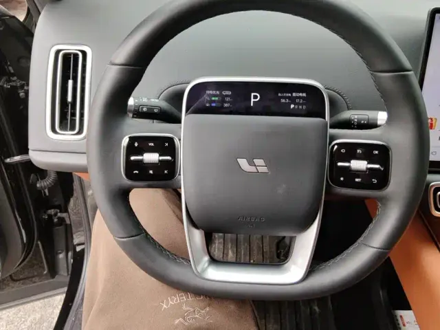 Li Auto L6 — Фото автомобиля 15