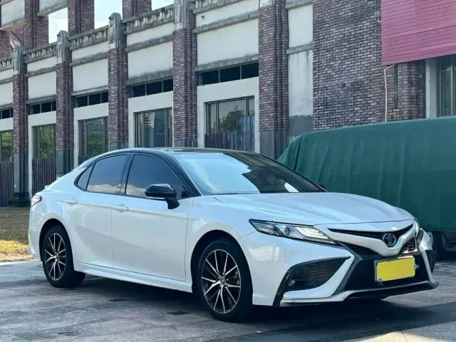 Toyota Camry — Фото автомобиля 2