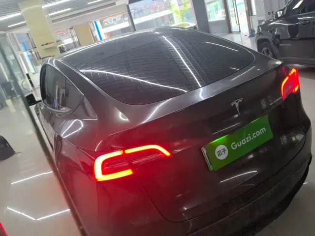 Tesla Model Y — Фото автомобиля 4