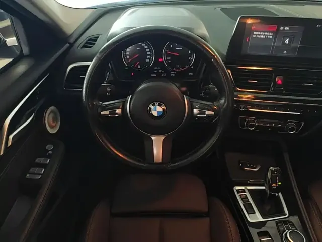 BMW BMW 1 Series 2023 120i M Sport Shadow Edition — Фото автомобиля 10