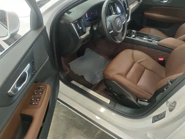 Volvo S60 — Фото автомобиля 15