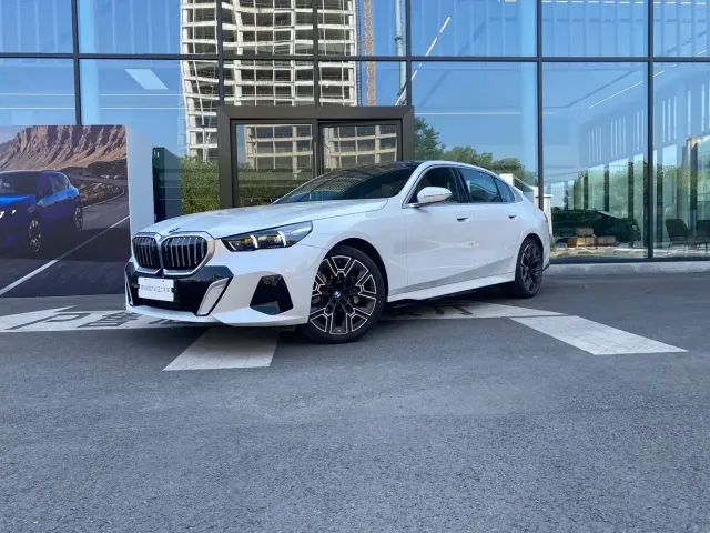 Фотография автомобиля — BMW 5 Series
