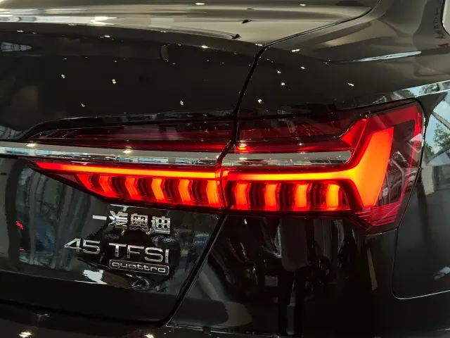 Audi A6L — Фото автомобиля 16