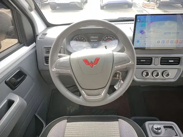 Wuling Yangguang — Фото автомобиля 10