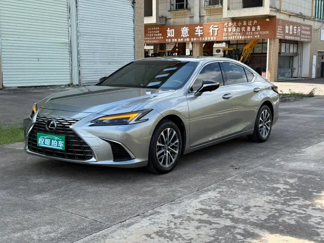 Lexus ES — Фото автомобиля 3