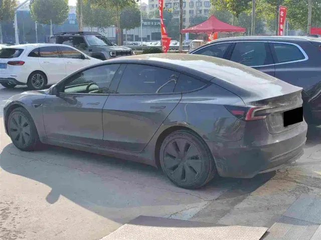 Tesla Model 3 — Фото автомобиля 4