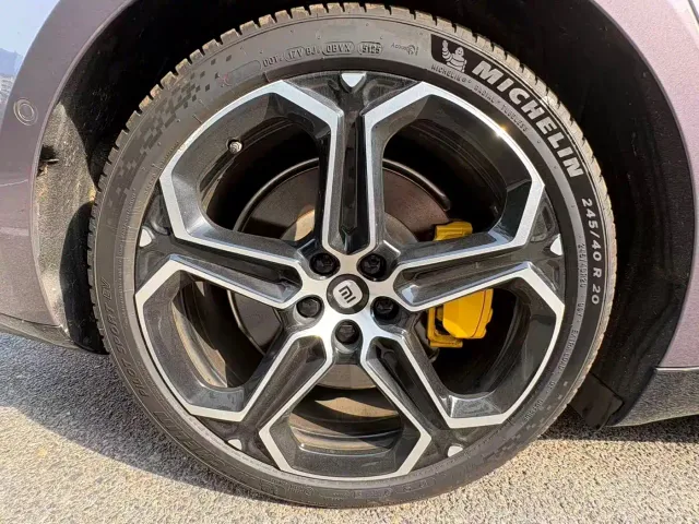 Xiaomi SU7 — Фото автомобиля 21