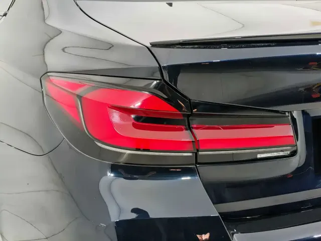 BMW 5 Series — Фото автомобиля 15