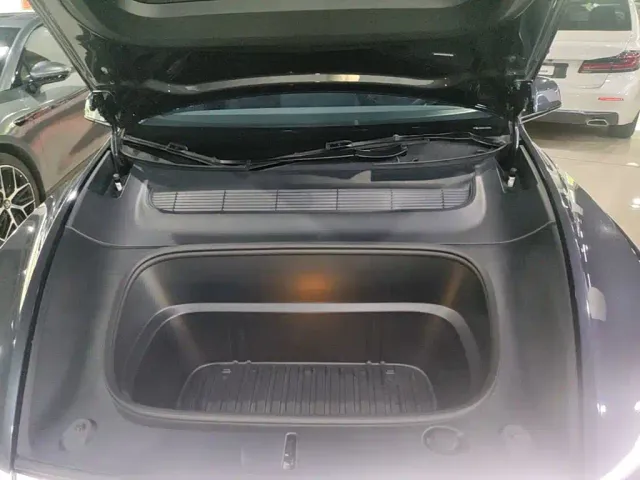 Tesla Model Y — Фото автомобиля 19