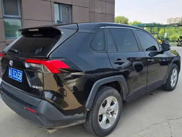 Toyota RAV4 — Фото автомобиля 8