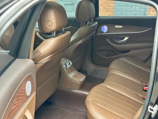 Mercedes-Benz E-Class — Фото автомобиля 6