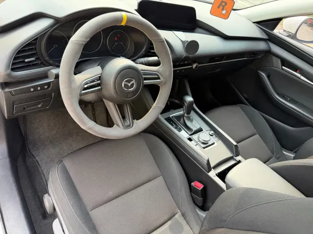 Mazda Axela — Фото автомобиля 8