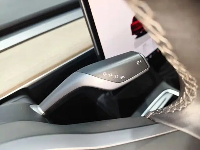 Tesla Model 3 — Фото автомобиля 13