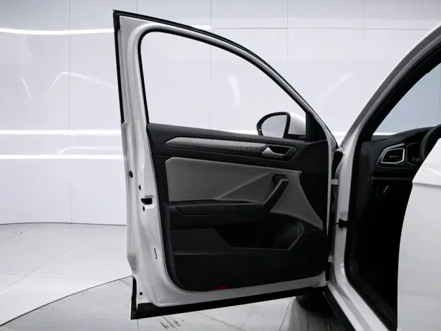 Volkswagen T-Roc — Фото автомобиля 12