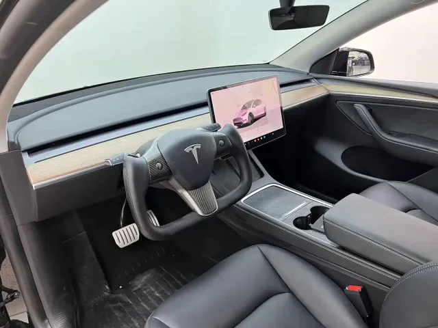 Tesla Model Y — Фото автомобиля 13