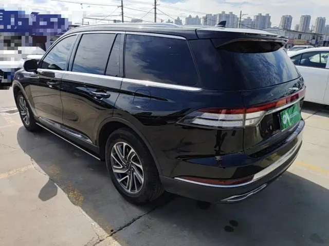 Lincoln Aviator — Фото автомобиля 4
