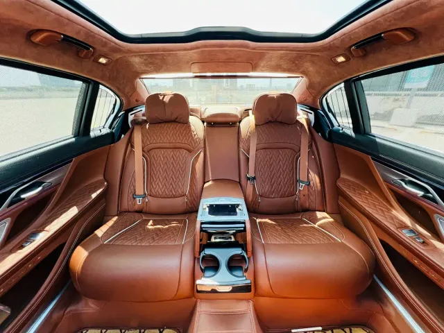 BMW 7 Series — Фото автомобиля 10