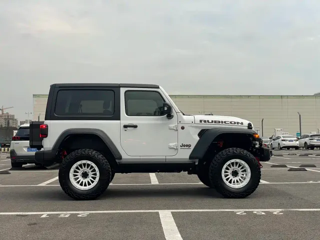 Jeep Wrangler — Фото автомобиля 9
