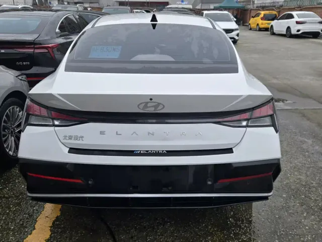 Hyundai Elantra — Фото автомобиля 14