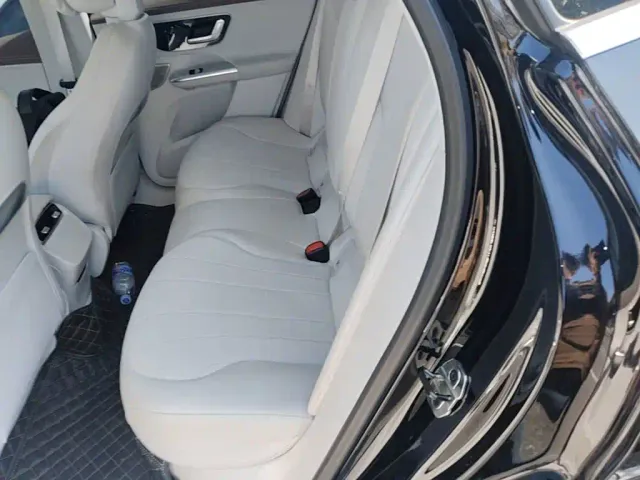 Mercedes-Benz EQE SUV — Фото автомобиля 21