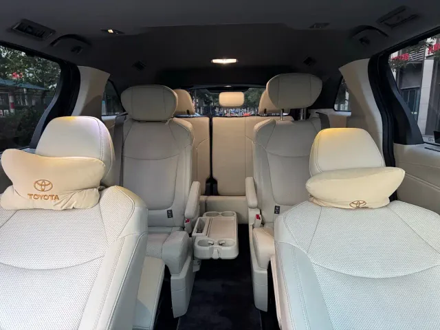 Toyota Sienna — Фото автомобиля 8