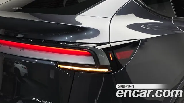 Tesla Model Y — Фото автомобиля 8