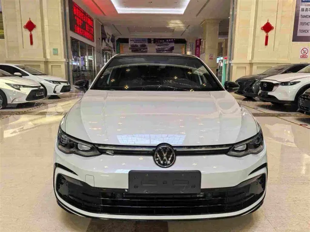 Volkswagen Golf — Фото автомобиля 2