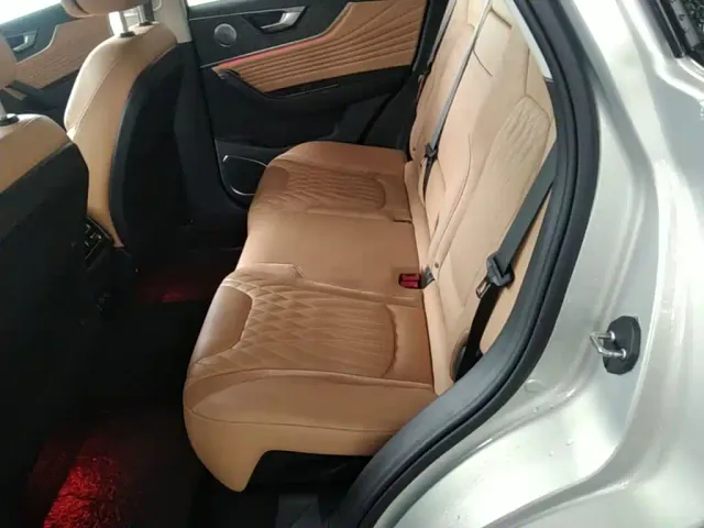 Hongqi HS5 — Фото автомобиля 12