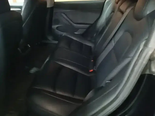Tesla Model 3 — Фото автомобиля 16
