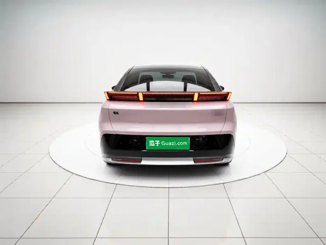 Lynk & Co Z20 — Фото автомобиля 5