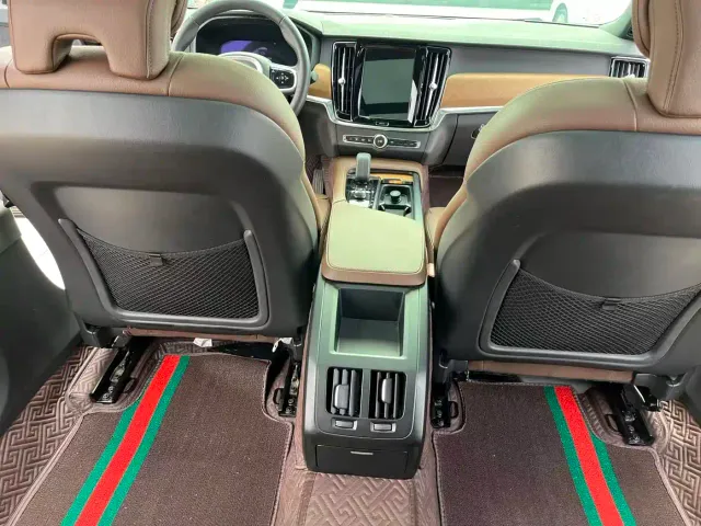 Volvo S90 — Фото автомобиля 23
