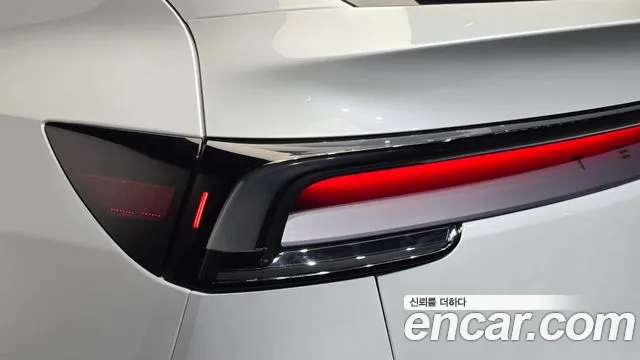 Tesla Model Y — Фото автомобиля 8