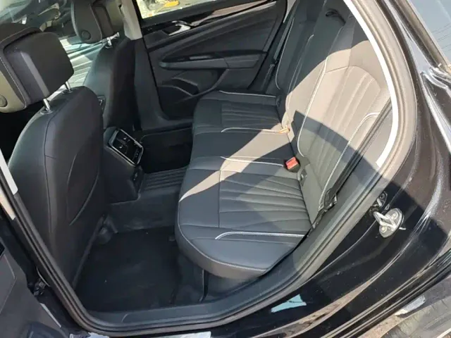 Volkswagen Passat — Фото автомобиля 16