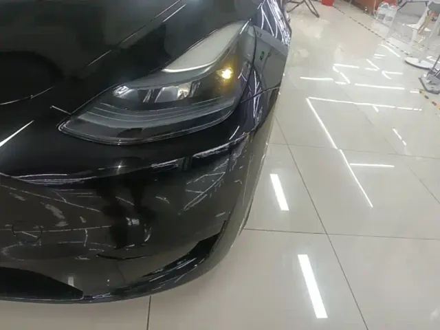 Tesla Model Y — Фото автомобиля 23