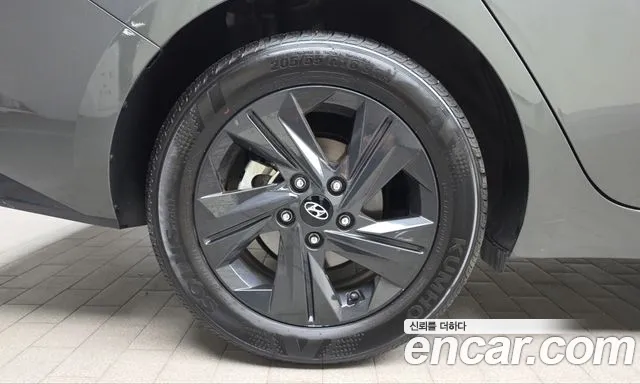 Hyundai Avante — Фото автомобиля 5