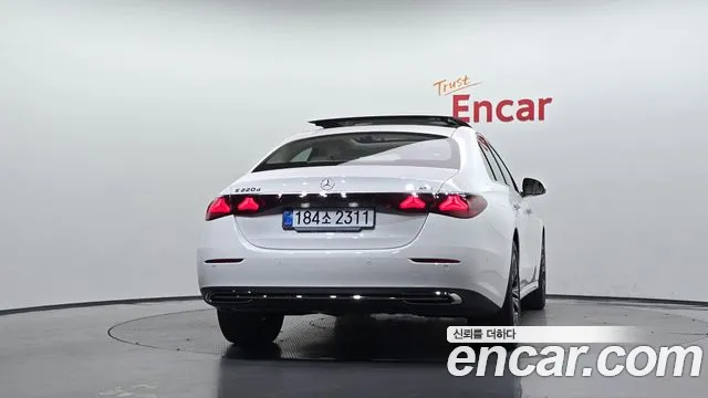 Mercedes-Benz E-Class — Фото автомобиля 4