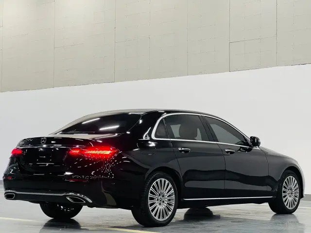 Mercedes-Benz E-Class — Фото автомобиля 6