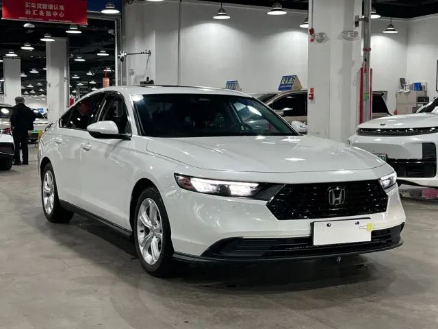 Honda Accord — Фото автомобиля 3