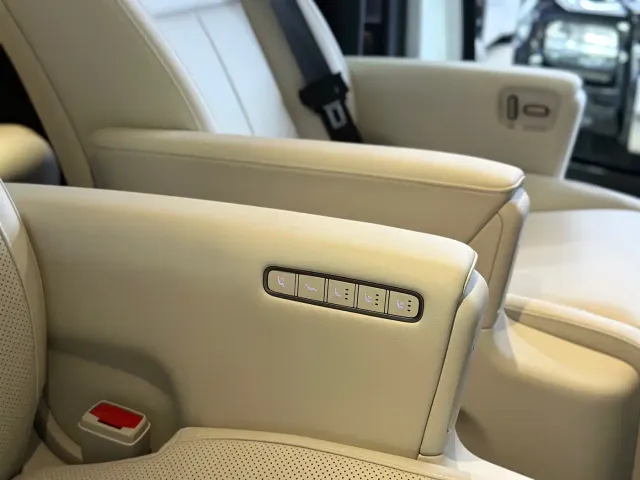 Li Auto MEGA — Фото автомобиля 16