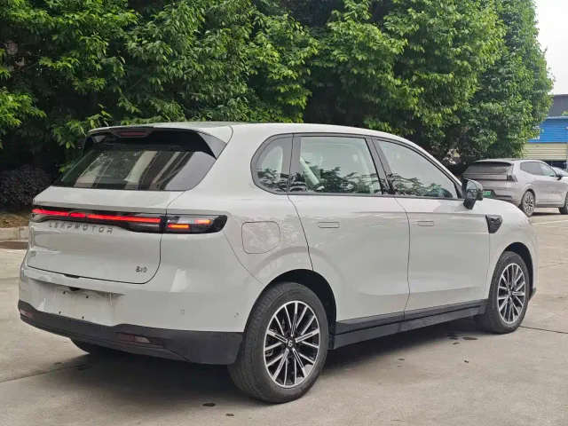 Leapmotor B10 — Фото автомобиля 9