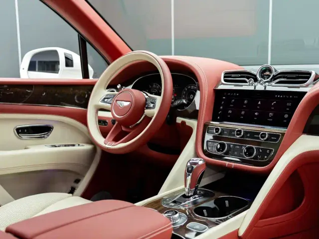 Bentley Bentayga — Фото автомобиля 18