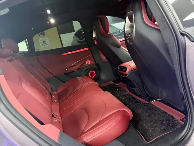 Xiaomi SU7 — Фото автомобиля 12