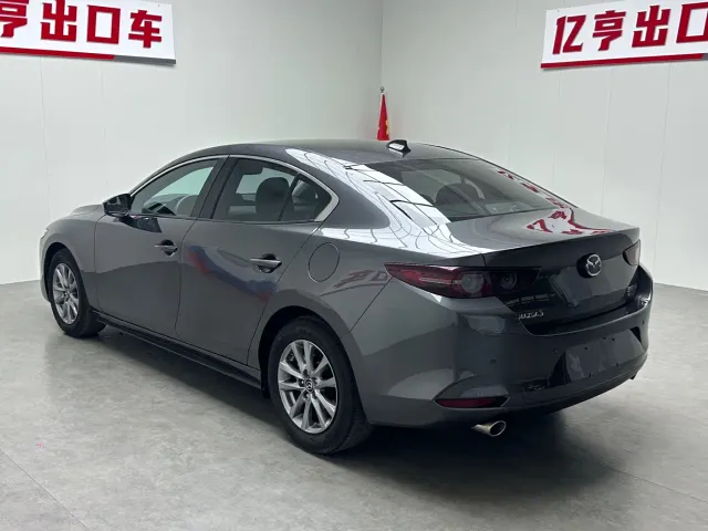 Mazda Axela — Фото автомобиля 16