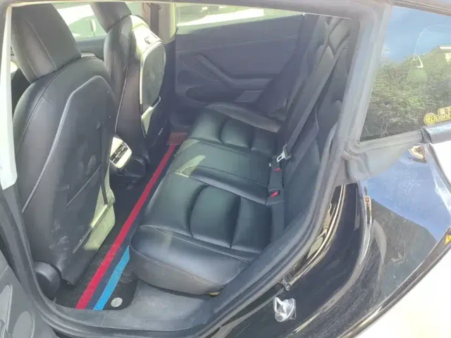 Tesla Model 3 — Фото автомобиля 16