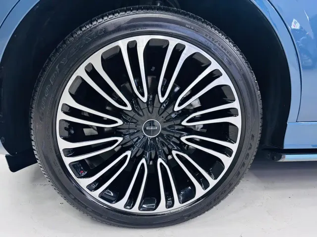 Lincoln Aviator — Фото автомобиля 22