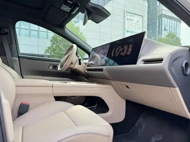 Li Auto Li Auto i6 2025 4WD Base Model — Фото автомобиля 7
