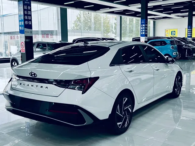 Hyundai Elantra — Фото автомобиля 9